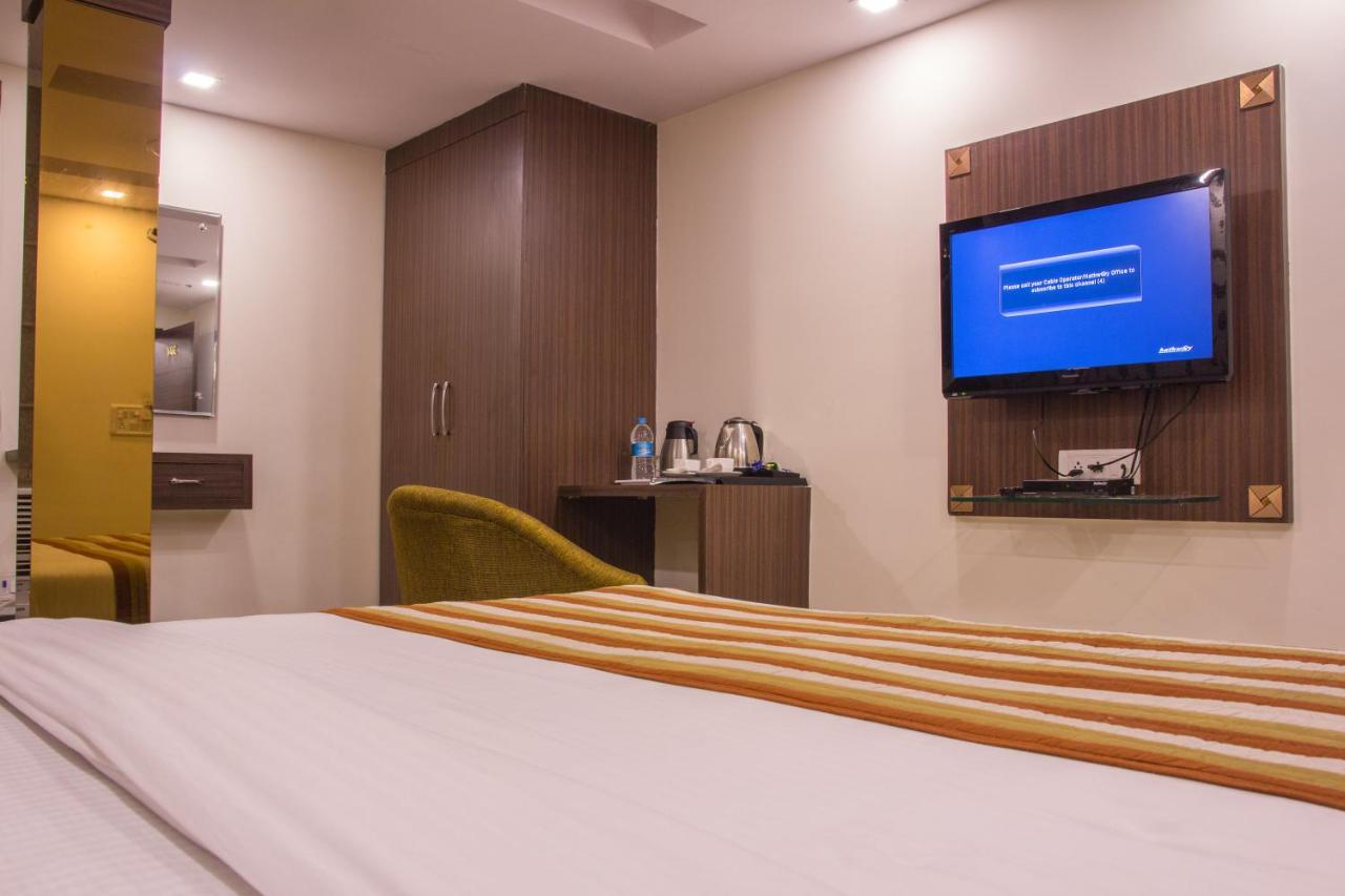 Hotel Pawan Plaza Near Sir Ganga Ram Hospital Делхи Екстериор снимка
