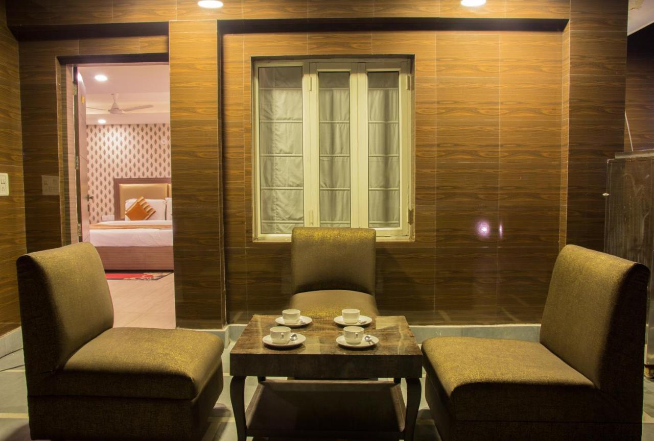 Hotel Pawan Plaza Near Sir Ganga Ram Hospital Делхи Екстериор снимка