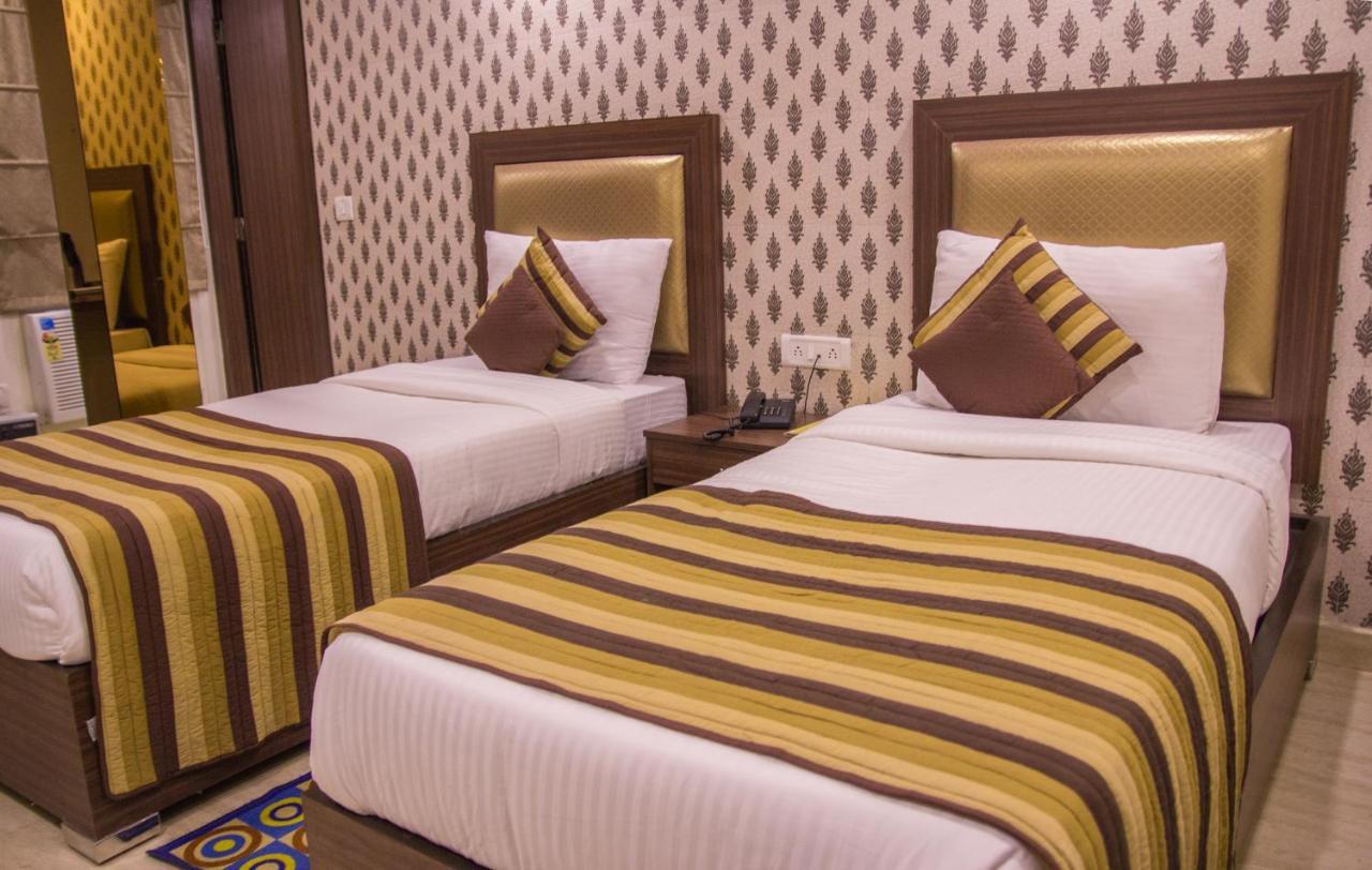 Hotel Pawan Plaza Near Sir Ganga Ram Hospital Делхи Екстериор снимка