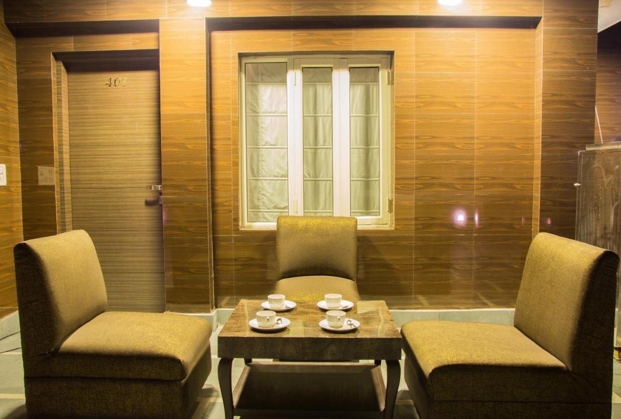 Hotel Pawan Plaza Near Sir Ganga Ram Hospital Делхи Екстериор снимка