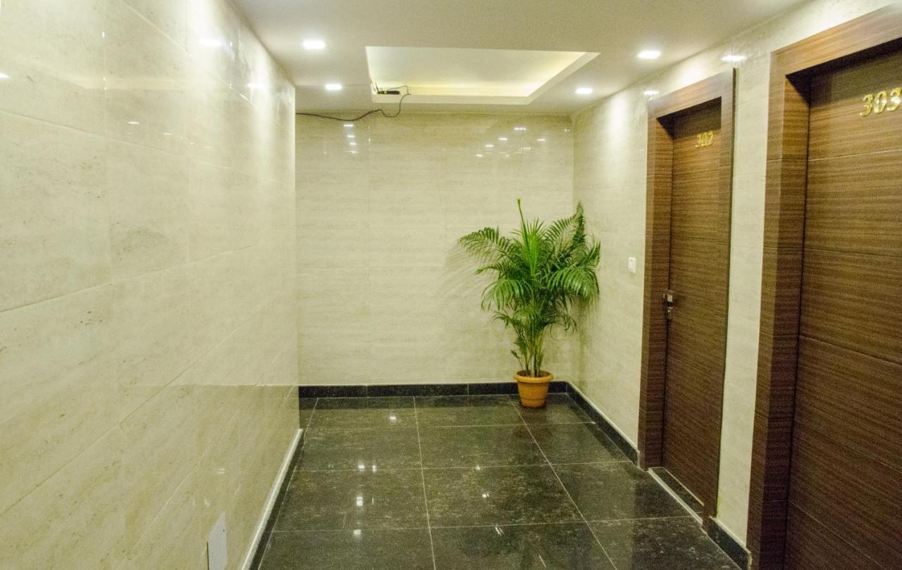 Hotel Pawan Plaza Near Sir Ganga Ram Hospital Делхи Екстериор снимка