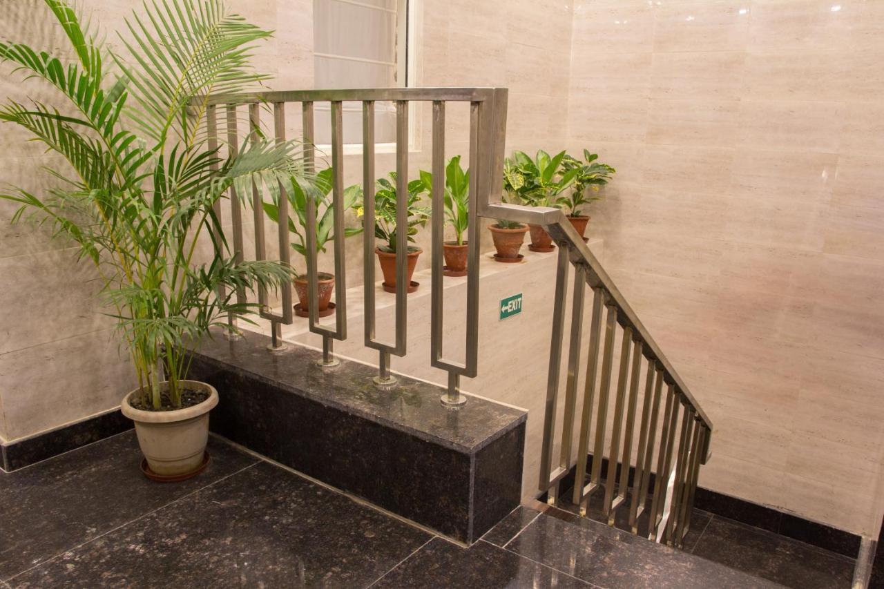 Hotel Pawan Plaza Near Sir Ganga Ram Hospital Делхи Екстериор снимка