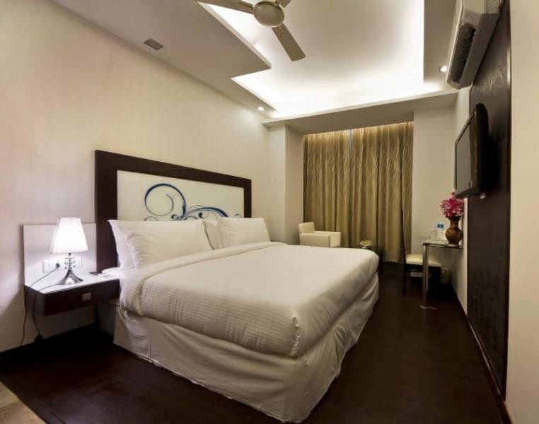 Hotel Pawan Plaza Near Sir Ganga Ram Hospital Делхи Екстериор снимка