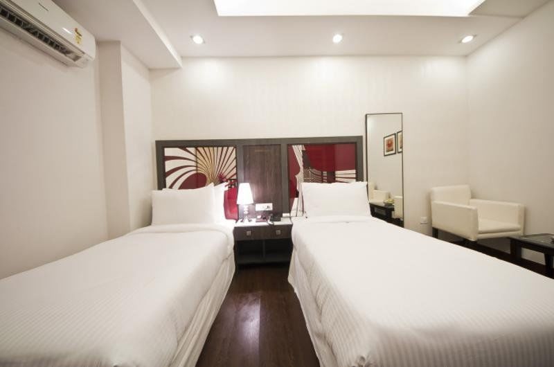 Hotel Pawan Plaza Near Sir Ganga Ram Hospital Делхи Екстериор снимка