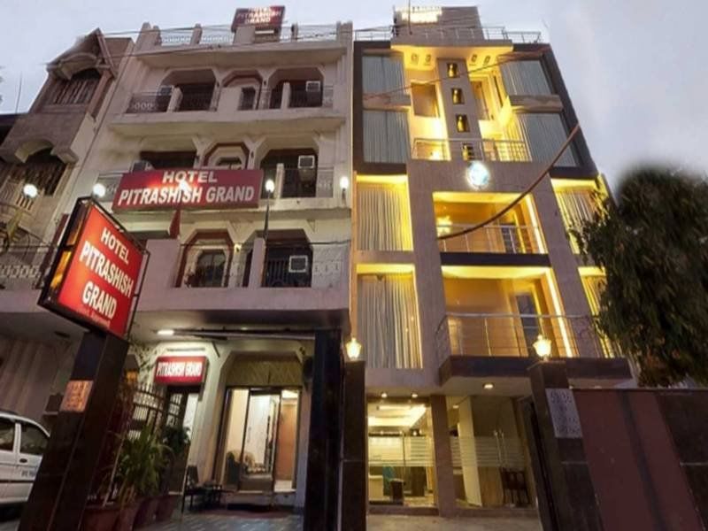 Hotel Pawan Plaza Near Sir Ganga Ram Hospital Делхи Екстериор снимка