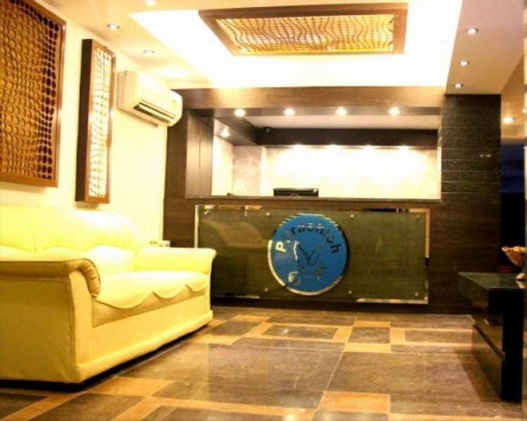 Hotel Pawan Plaza Near Sir Ganga Ram Hospital Делхи Екстериор снимка