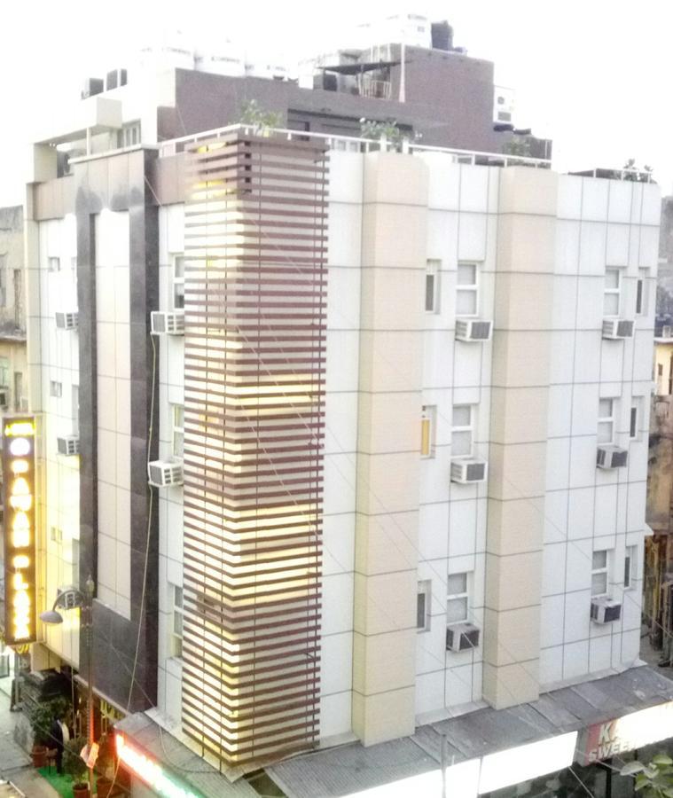 Hotel Pawan Plaza Near Sir Ganga Ram Hospital Делхи Екстериор снимка