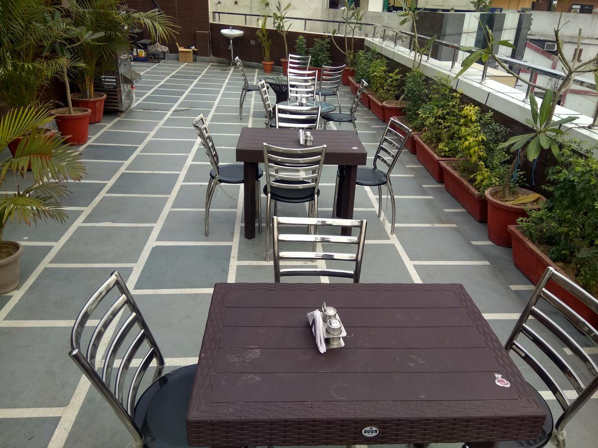 Pawan Plaza Hotel Near Blk Hospital Ню Делхи Екстериор снимка
