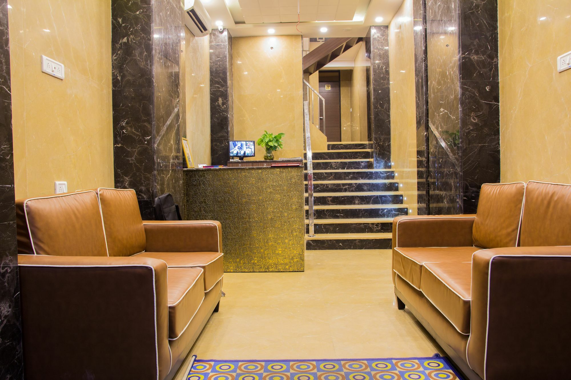 Hotel Pawan Plaza Near Sir Ganga Ram Hospital Делхи Екстериор снимка