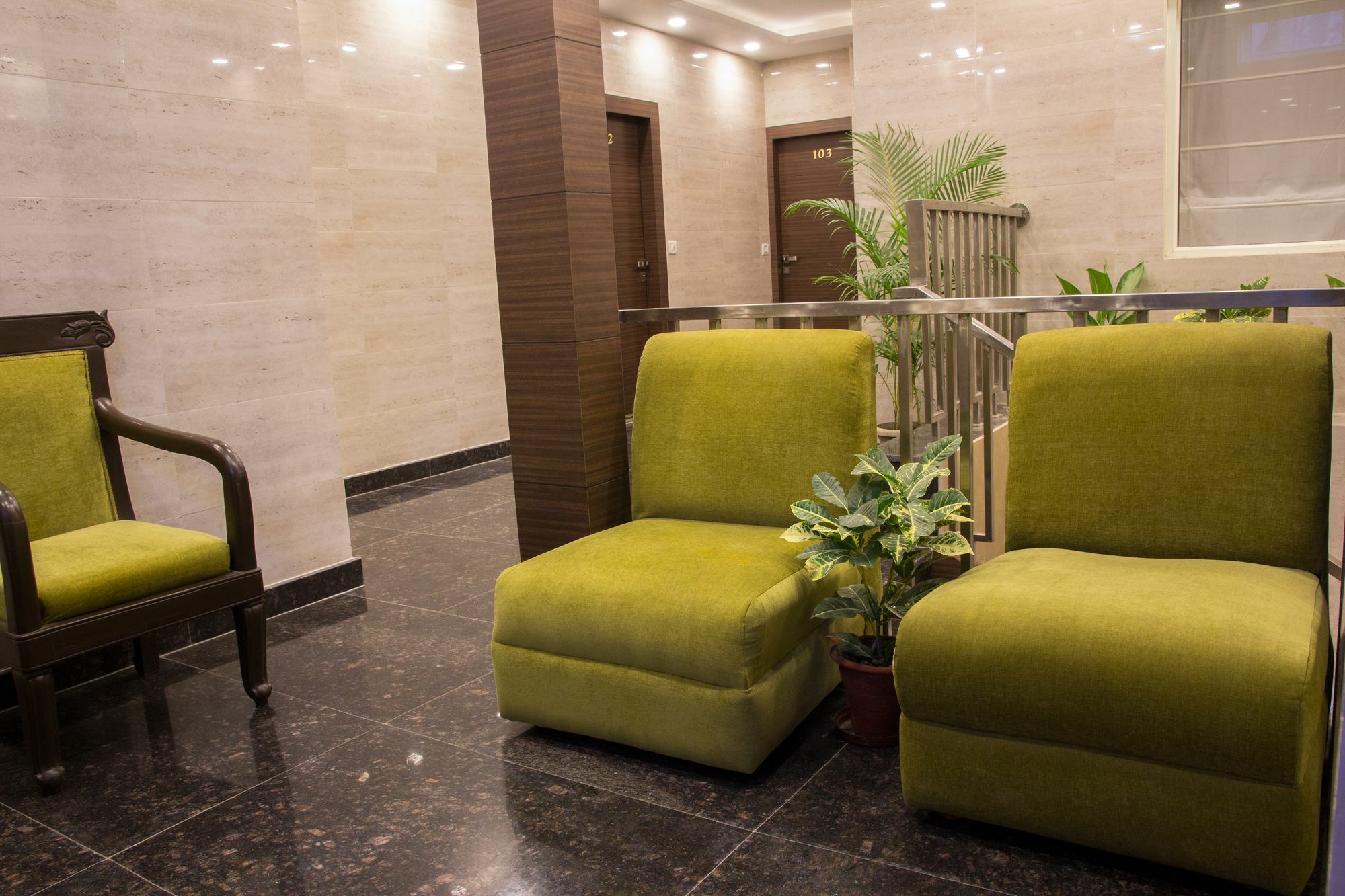 Hotel Pawan Plaza Near Sir Ganga Ram Hospital Делхи Екстериор снимка